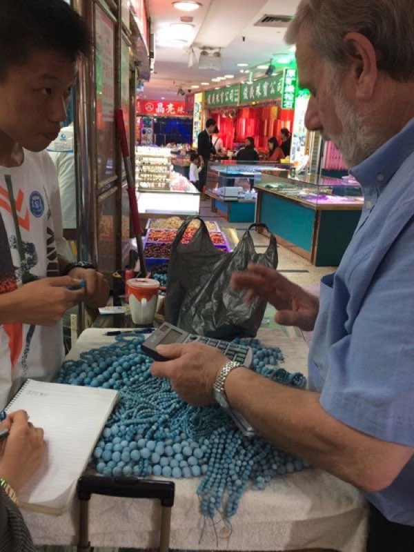 A final spurt of buying in the Guangzhou bead trade mall.